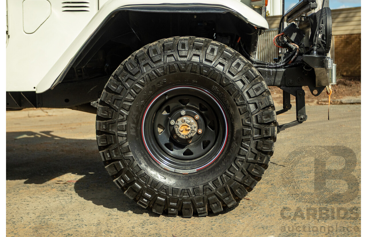 11/1977 Toyota Landcruiser SWB FJ40 (4x4) 2d Softtop White 4.2L