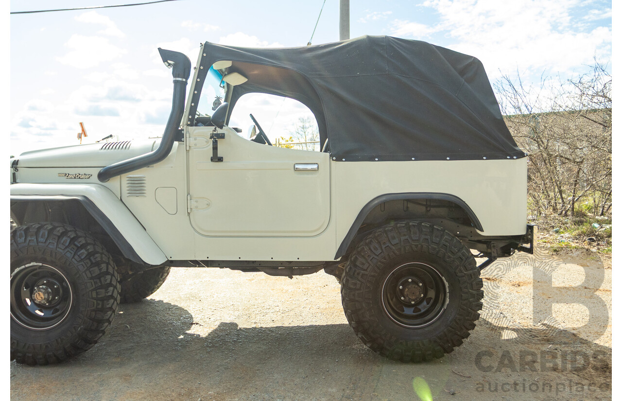 11/1977 Toyota Landcruiser SWB FJ40 (4x4) 2d Softtop White 4.2L