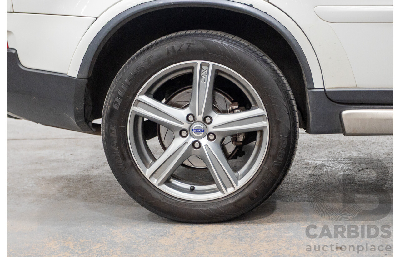 11/2010 Volvo XC90 V8 R-Design (4x4) MY11 4d Wagon Ice White V8 4.4L