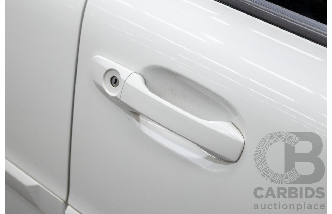 11/2010 Volvo XC90 V8 R-Design (4x4) MY11 4d Wagon Ice White V8 4.4L