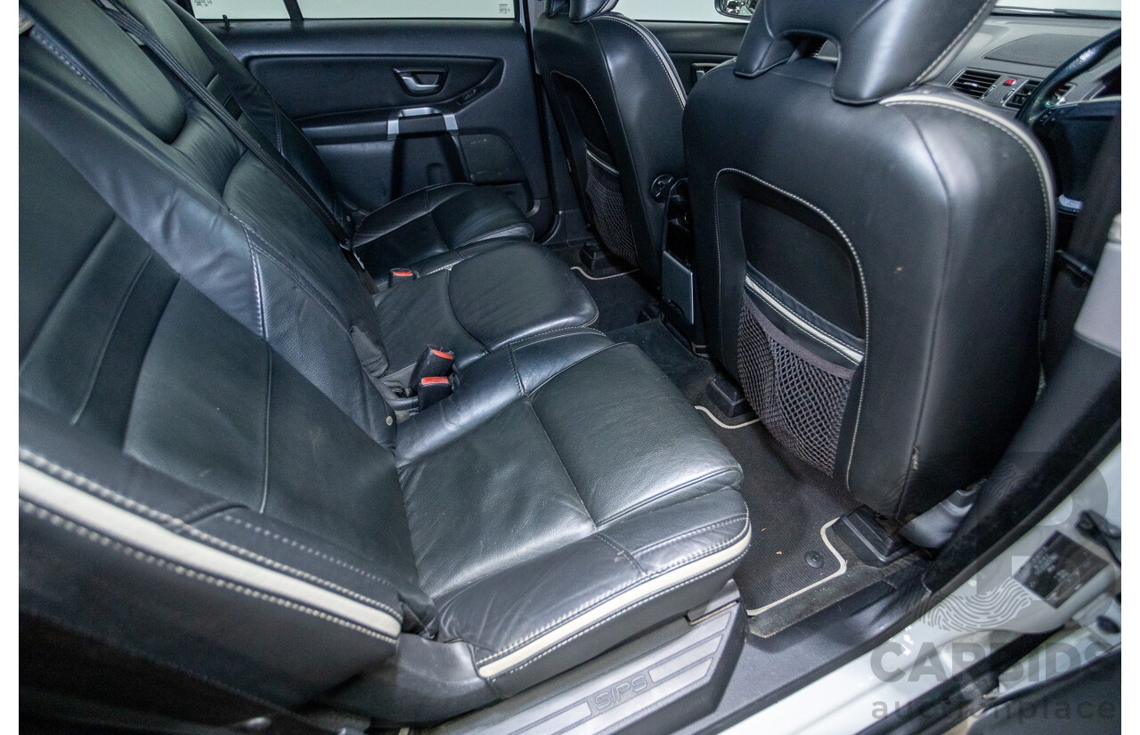 11/2010 Volvo XC90 V8 R-Design (4x4) MY11 4d Wagon Ice White V8 4.4L