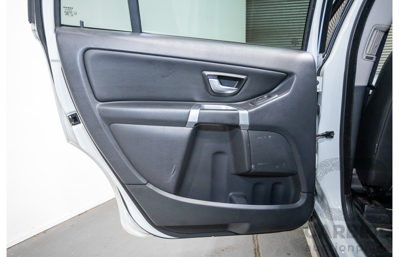 11/2010 Volvo XC90 V8 R-Design (4x4) MY11 4d Wagon Ice White V8 4.4L