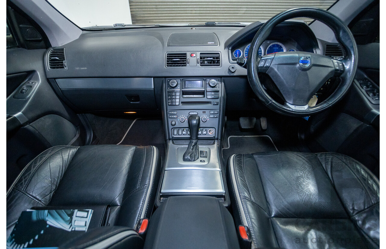 11/2010 Volvo XC90 V8 R-Design (4x4) MY11 4d Wagon Ice White V8 4.4L