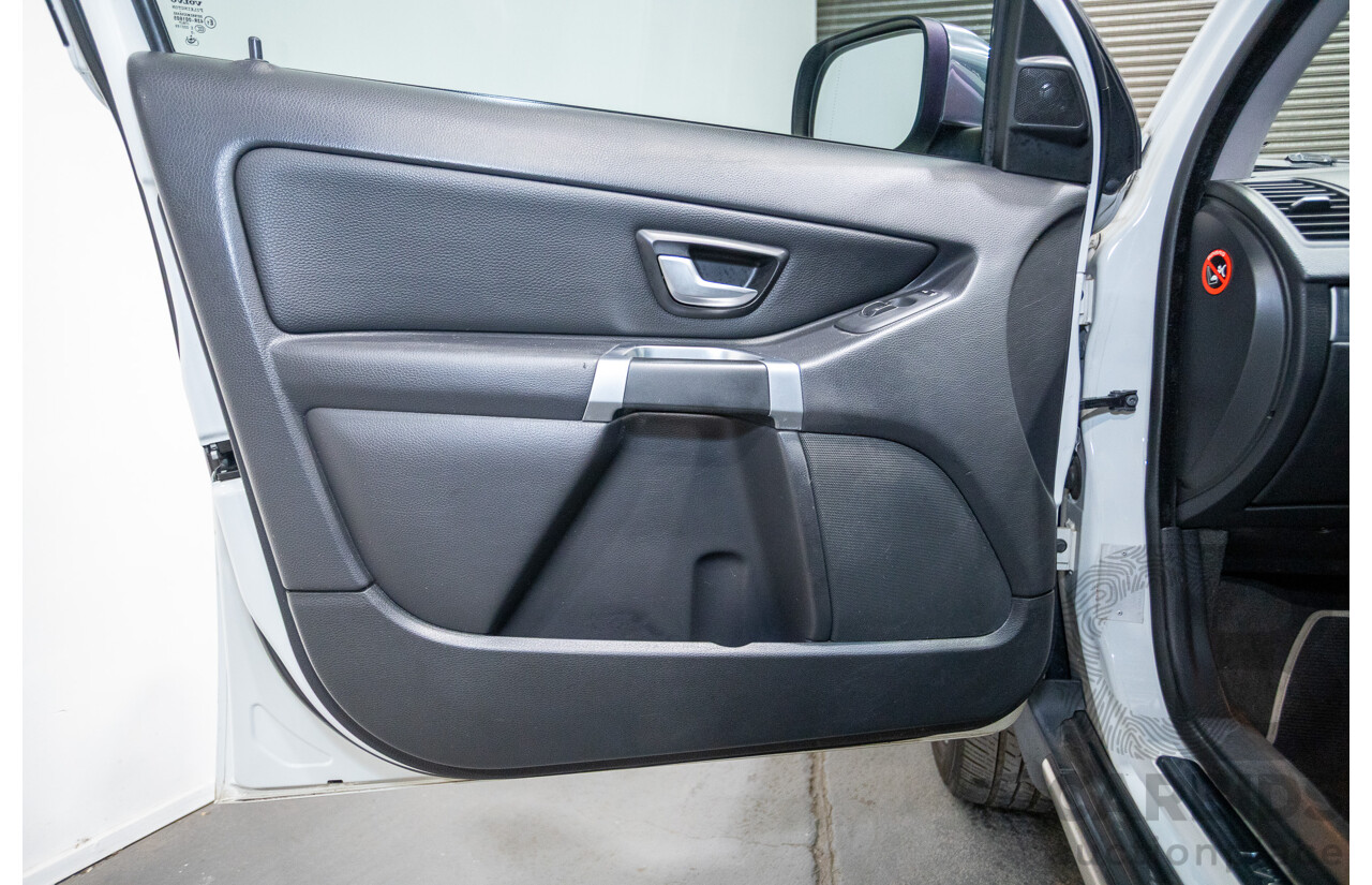 11/2010 Volvo XC90 V8 R-Design (4x4) MY11 4d Wagon Ice White V8 4.4L