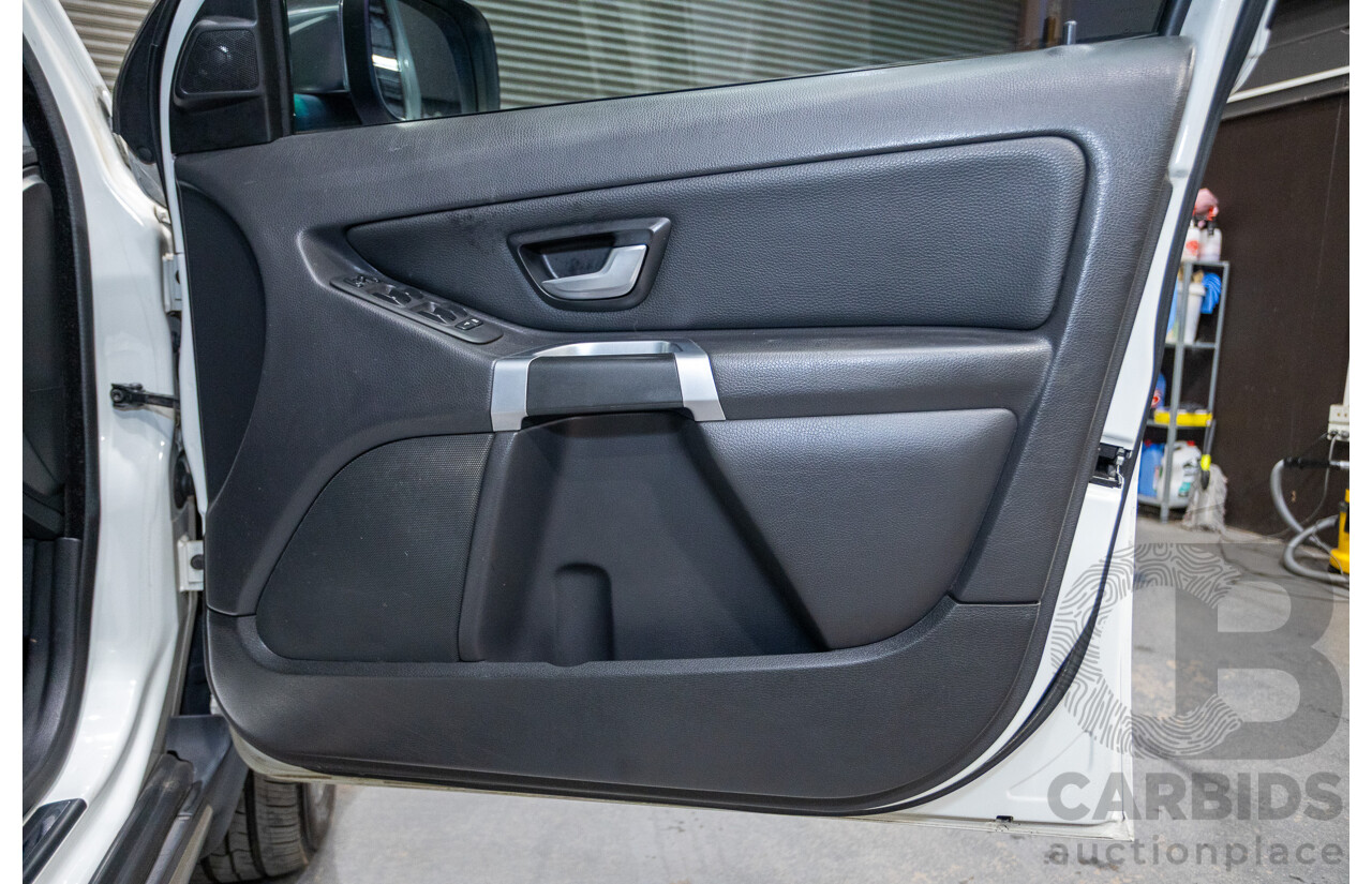 11/2010 Volvo XC90 V8 R-Design (4x4) MY11 4d Wagon Ice White V8 4.4L