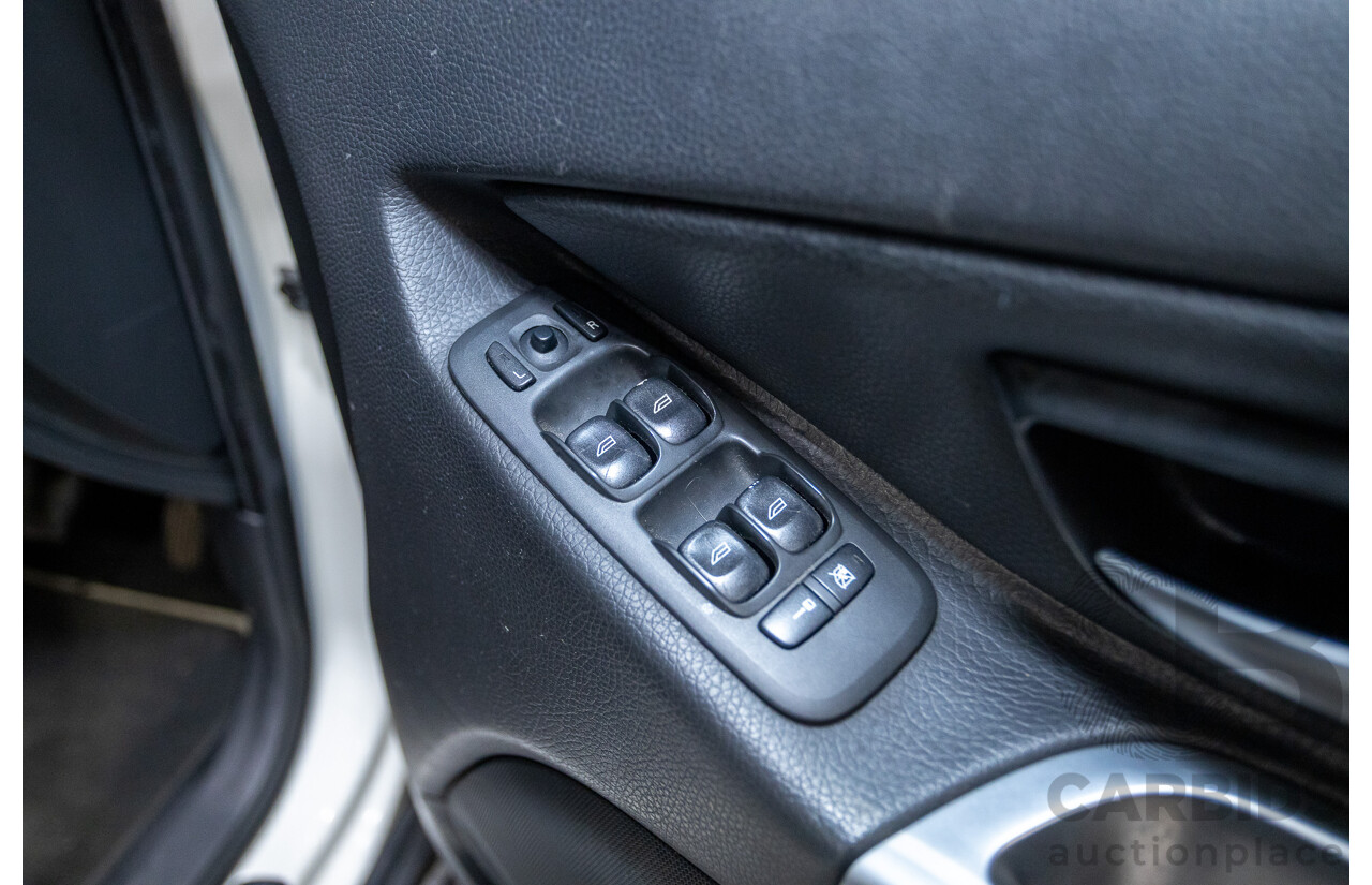 11/2010 Volvo XC90 V8 R-Design (4x4) MY11 4d Wagon Ice White V8 4.4L