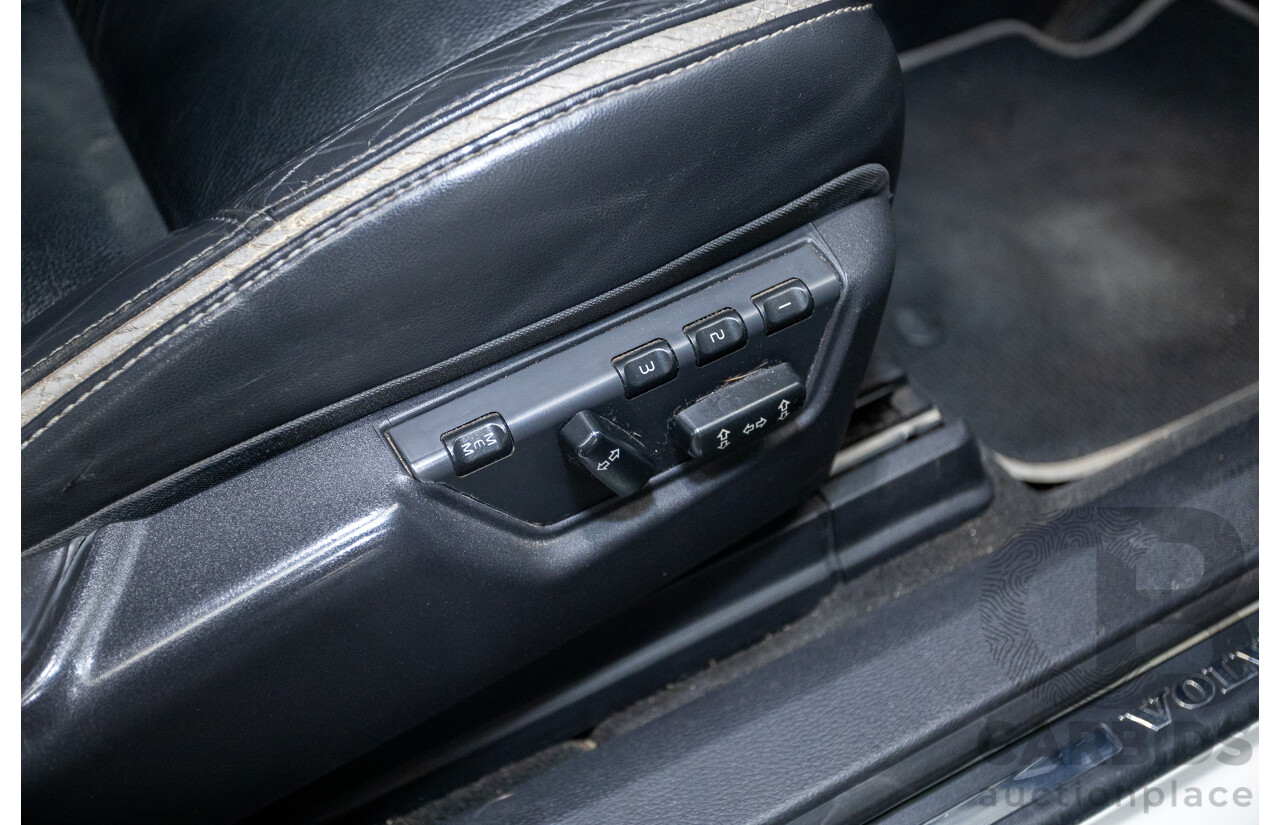 11/2010 Volvo XC90 V8 R-Design (4x4) MY11 4d Wagon Ice White V8 4.4L