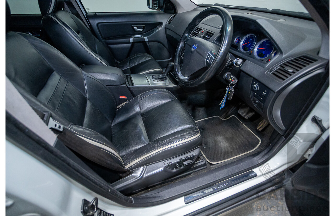 11/2010 Volvo XC90 V8 R-Design (4x4) MY11 4d Wagon Ice White V8 4.4L