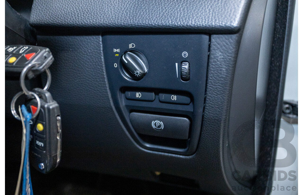 11/2010 Volvo XC90 V8 R-Design (4x4) MY11 4d Wagon Ice White V8 4.4L