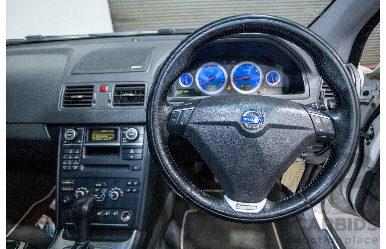 11/2010 Volvo XC90 V8 R-Design (4x4) MY11 4d Wagon Ice White V8 4.4L