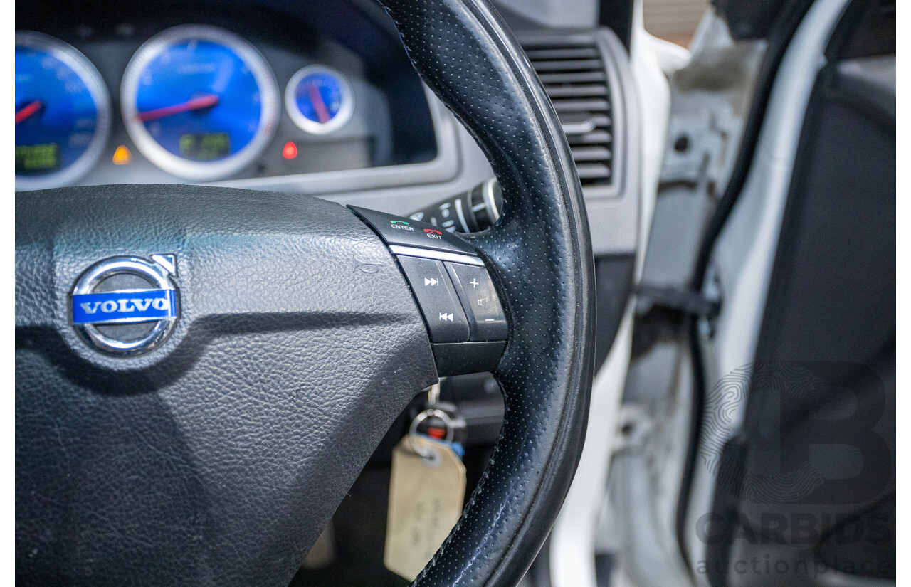 11/2010 Volvo XC90 V8 R-Design (4x4) MY11 4d Wagon Ice White V8 4.4L