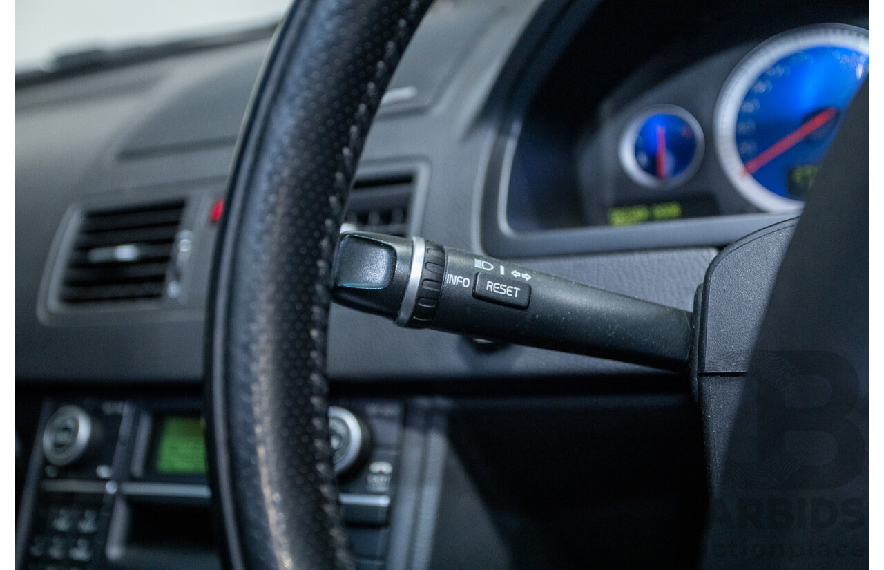 11/2010 Volvo XC90 V8 R-Design (4x4) MY11 4d Wagon Ice White V8 4.4L