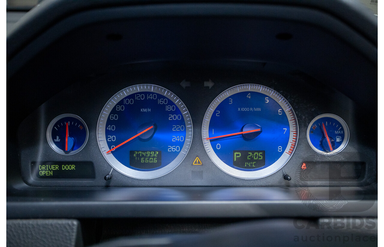 11/2010 Volvo XC90 V8 R-Design (4x4) MY11 4d Wagon Ice White V8 4.4L