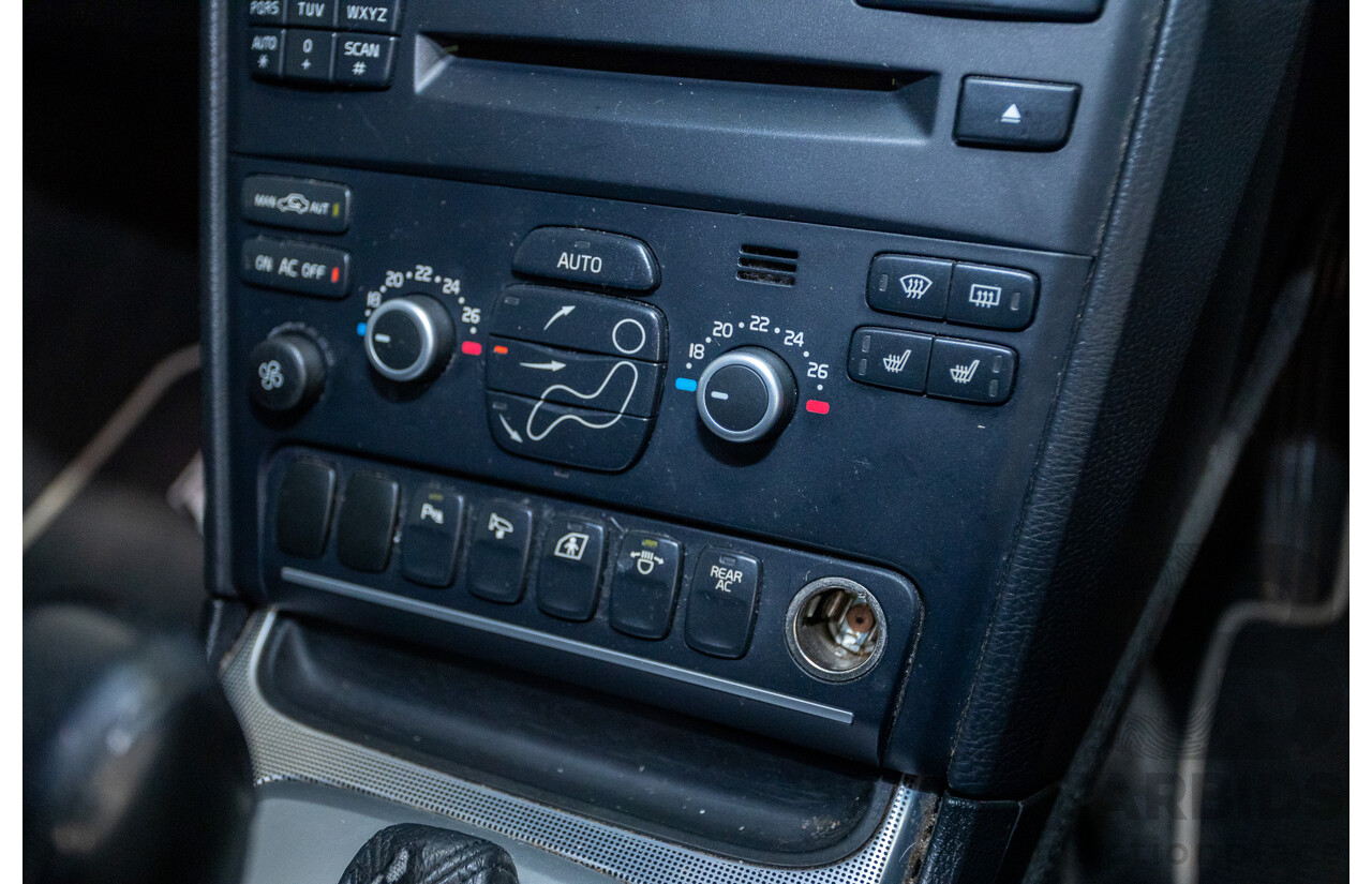 11/2010 Volvo XC90 V8 R-Design (4x4) MY11 4d Wagon Ice White V8 4.4L