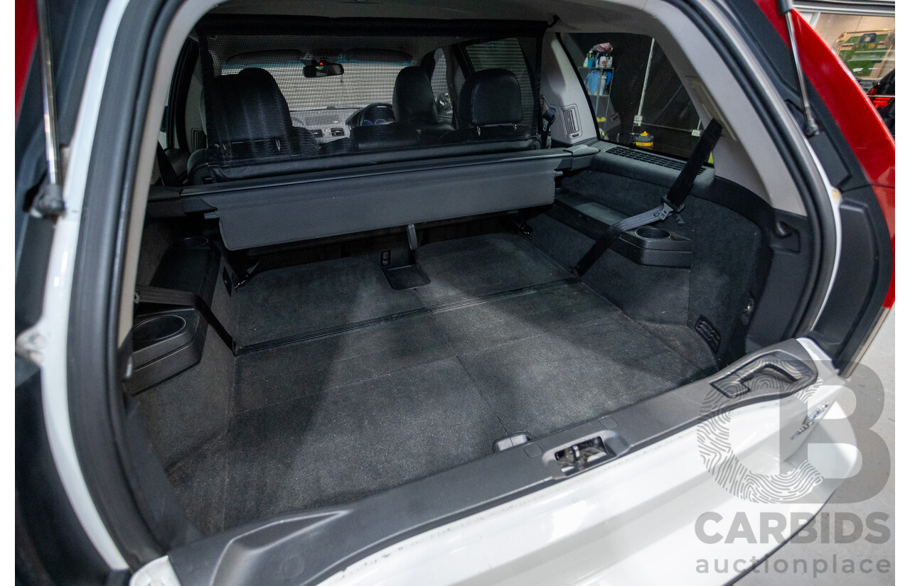 11/2010 Volvo XC90 V8 R-Design (4x4) MY11 4d Wagon Ice White V8 4.4L