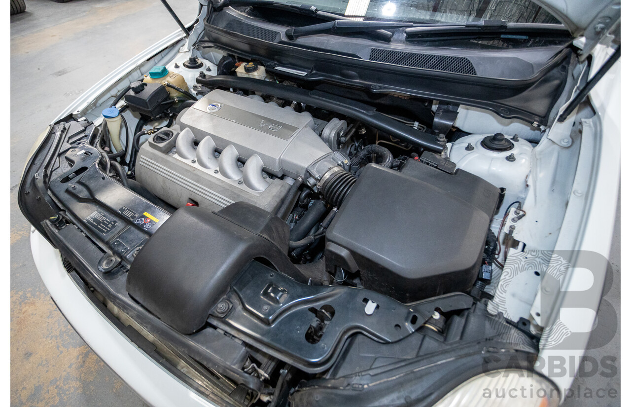 11/2010 Volvo XC90 V8 R-Design (4x4) MY11 4d Wagon Ice White V8 4.4L