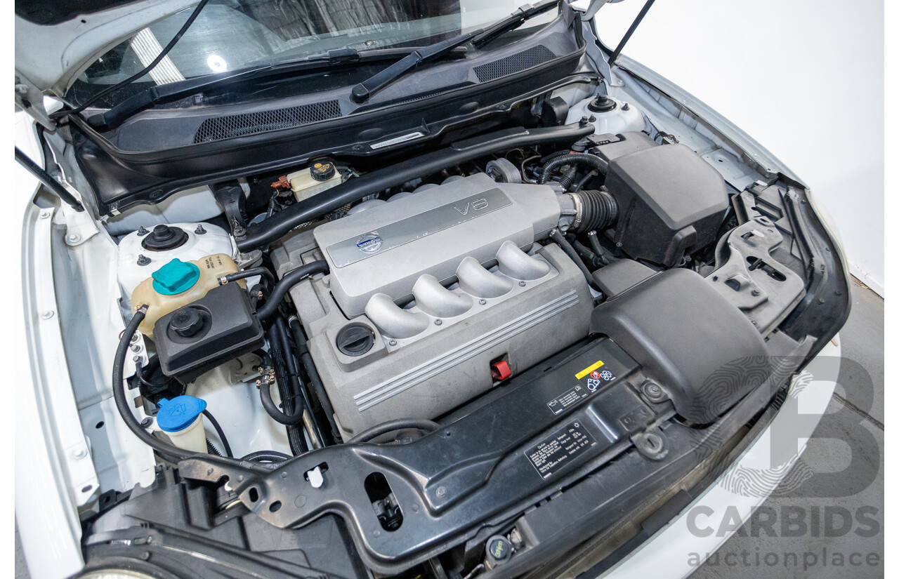 11/2010 Volvo XC90 V8 R-Design (4x4) MY11 4d Wagon Ice White V8 4.4L