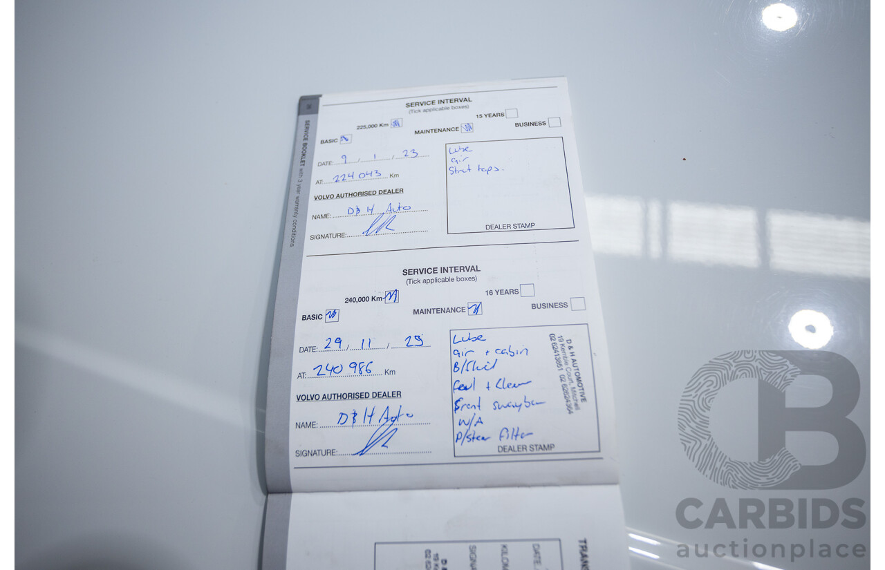 11/2010 Volvo XC90 V8 R-Design (4x4) MY11 4d Wagon Ice White V8 4.4L