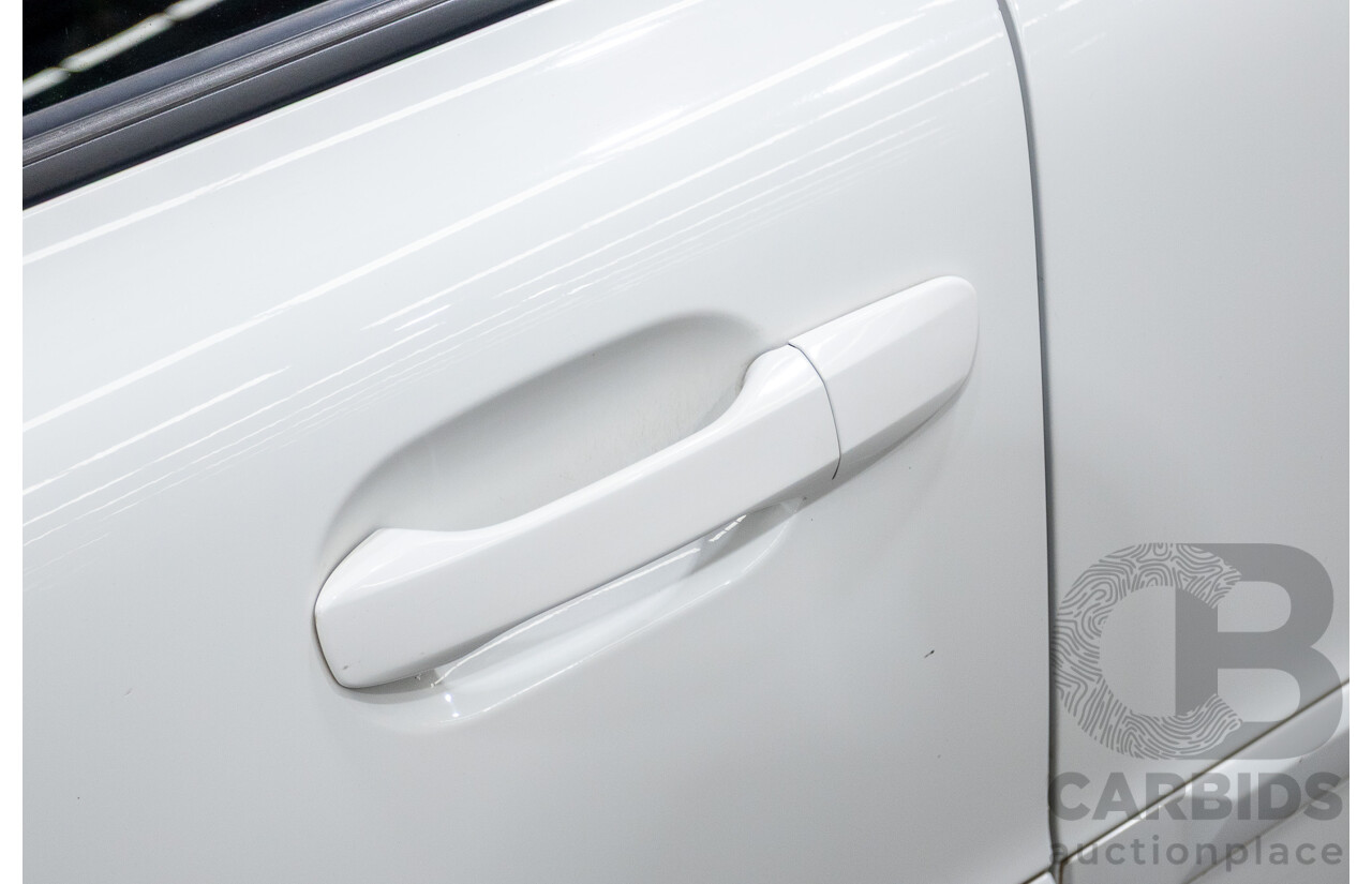 11/2010 Volvo XC90 V8 R-Design (4x4) MY11 4d Wagon Ice White V8 4.4L