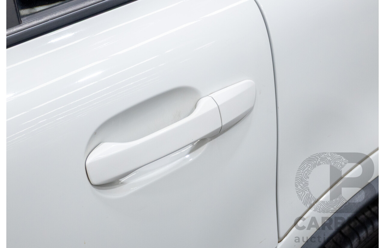 11/2010 Volvo XC90 V8 R-Design (4x4) MY11 4d Wagon Ice White V8 4.4L