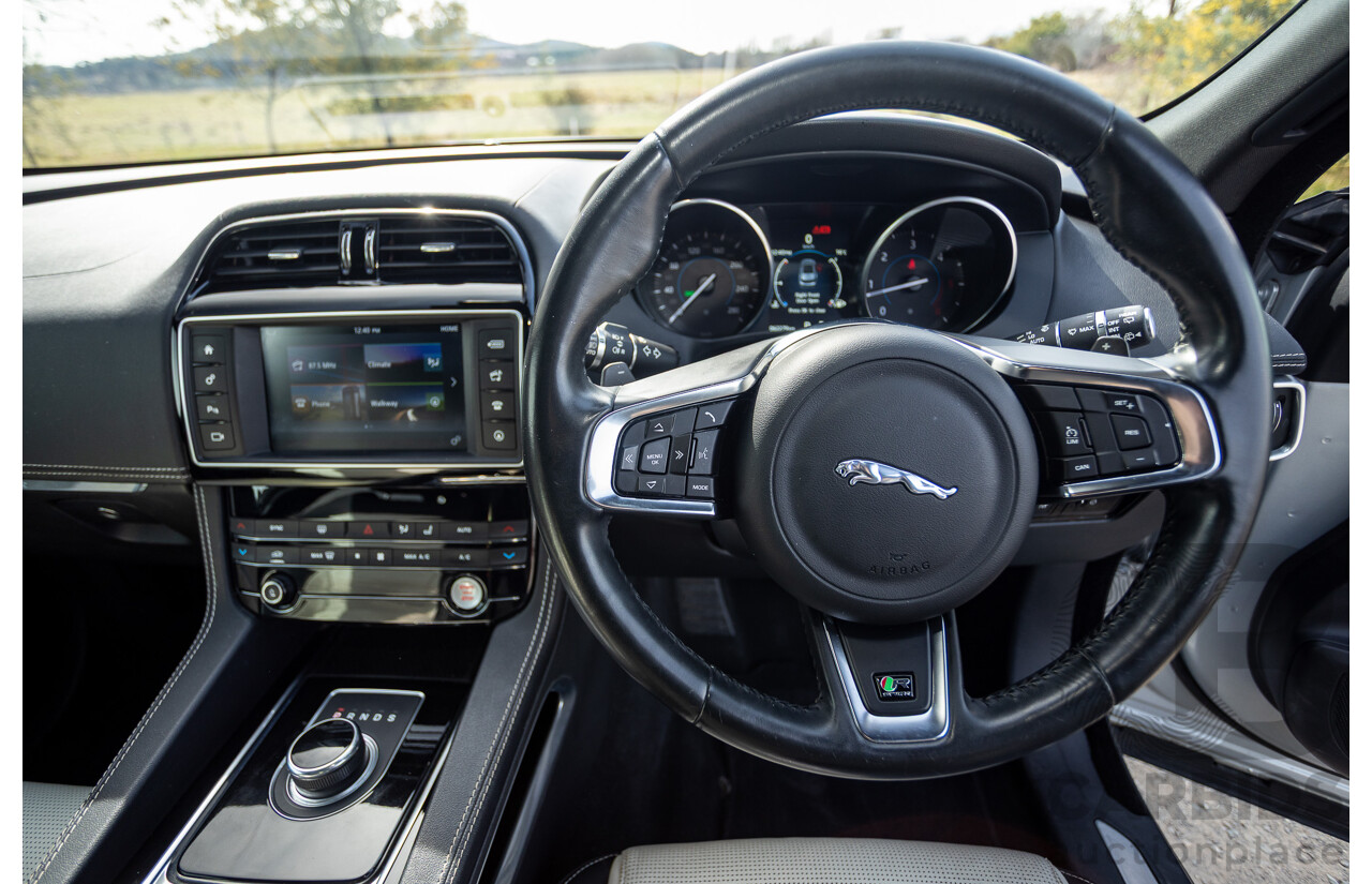 07/2016 Jaguar F-Pace 30d R-Sport (AWD) MY17 X761 4d Wagon Rohdium Silver Metallic Twin Turbo Diesel V6 3.0L
