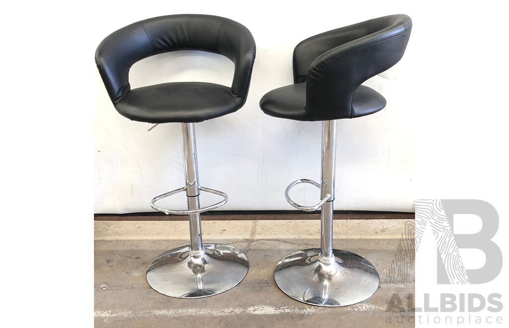 Oliver Gaslift Bar Stools - Lot of Four