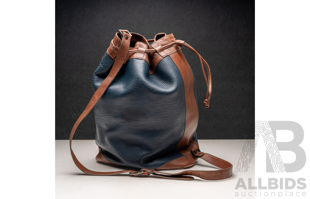 Gucci Vintage Pebble Leather Large Crossbody Drawstring Bag with Attached Handbag (1984)