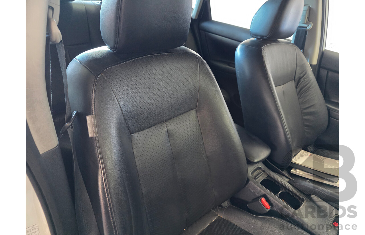 5/2013 Nissan Pulsar Ti B17 4d Sedan White 1.8L