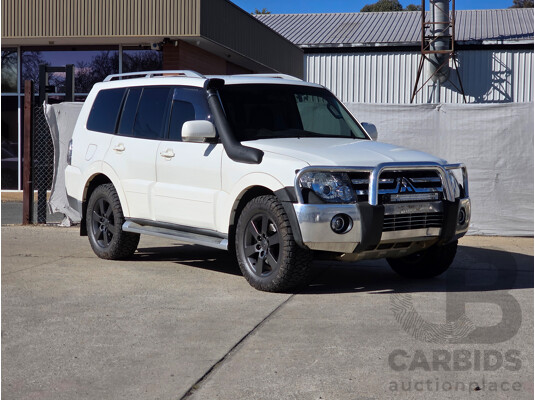 6/2009 Mitsubishi Pajero VR-X LWB (4x4) NT 4d Wagon White 3.2L