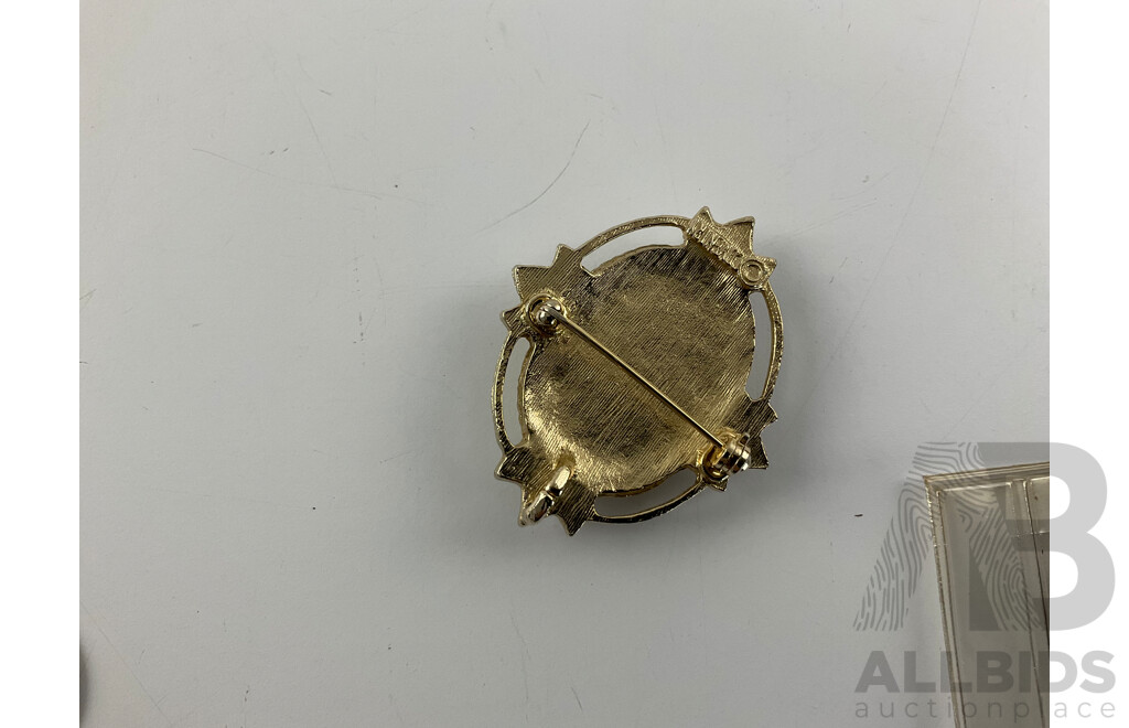 Collection of Vintage International Coins Inducing Iraq 1931-33 Silver Fifty Fils, Great Britain Silver GIV Shilling, Ireland 1928 Silver Shilling, France, USA