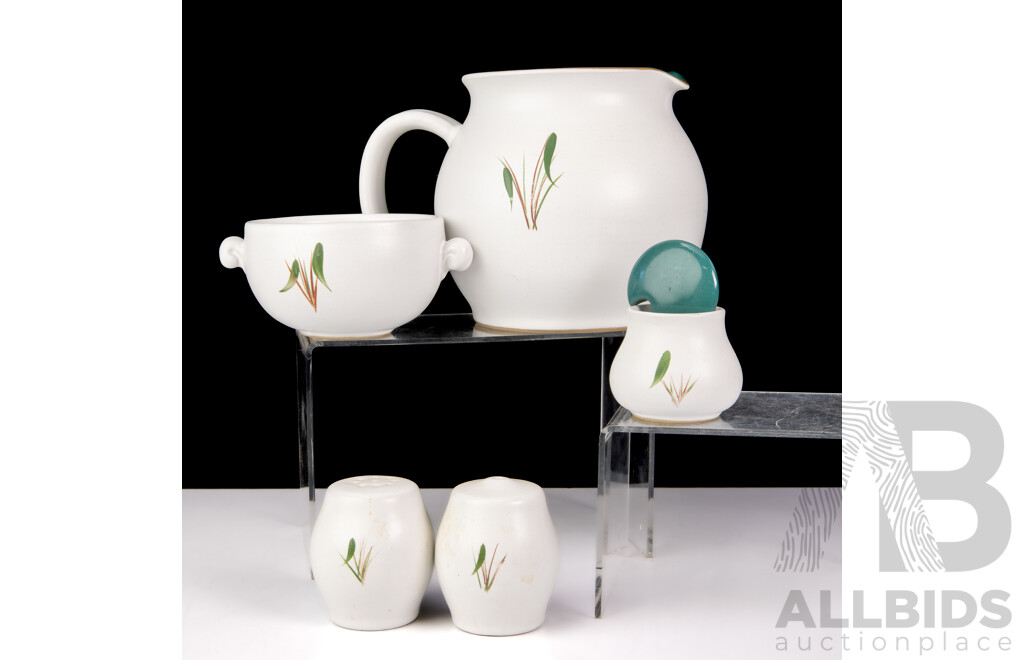 Collection Five Pieces Mid Century Denby Ceramic in Green Wheat Pattern Designed by Albert Colledge