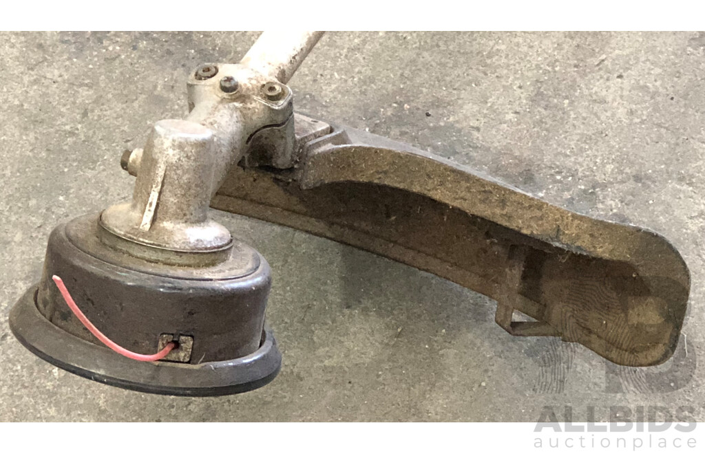 Honda UMK425U Four Stroke Straight Shaft Brushcutter