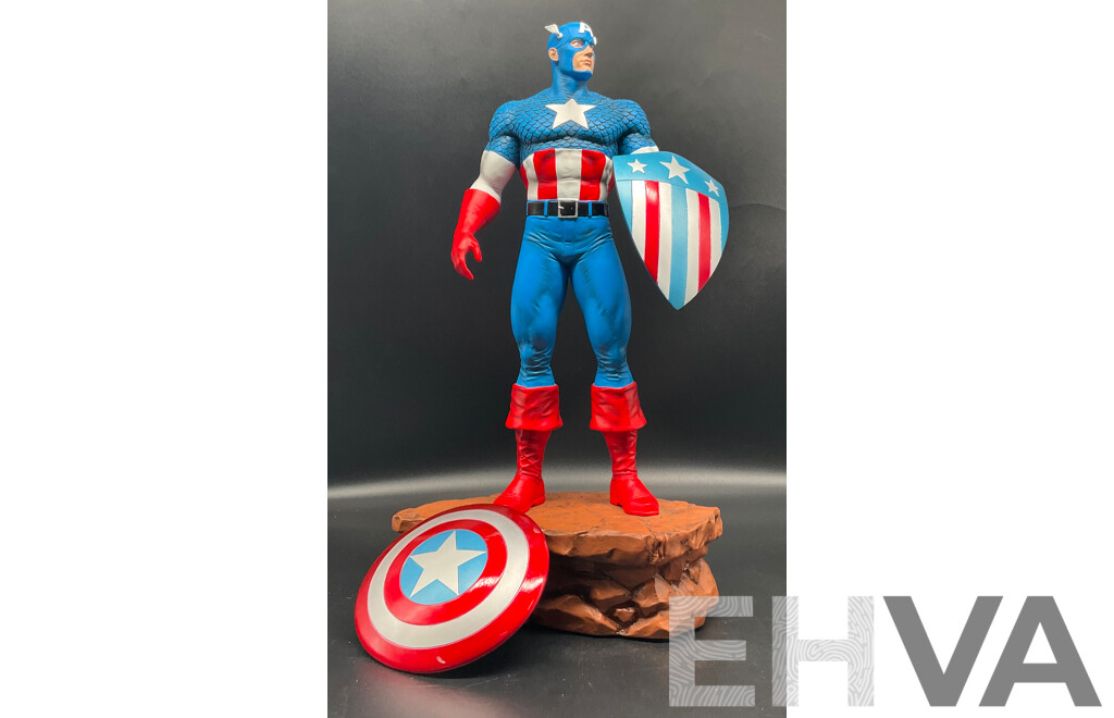 Captain America with Interchangeable Shield Limited Edition 1:6 Scale (Statue)