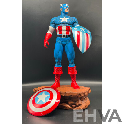 Captain America with Interchangeable Shield Limited Edition 1:6 Scale (Statue)