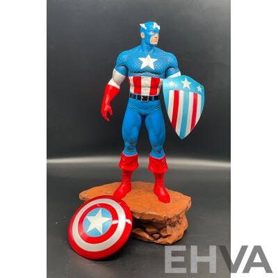 Captain America with Interchangeable Shield Limited Edition 1:6 Scale (Statue)