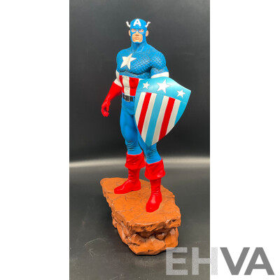 Captain America with Interchangeable Shield Limited Edition 1:6 Scale (Statue)