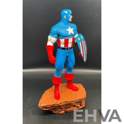 Captain America with Interchangeable Shield Limited Edition 1:6 Scale (Statue)