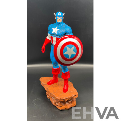 Captain America with Interchangeable Shield Limited Edition 1:6 Scale (Statue)