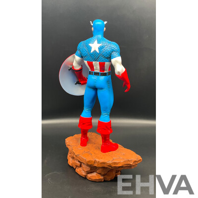 Captain America with Interchangeable Shield Limited Edition 1:6 Scale (Statue)