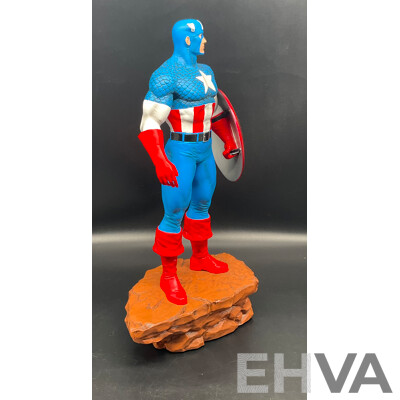 Captain America with Interchangeable Shield Limited Edition 1:6 Scale (Statue)