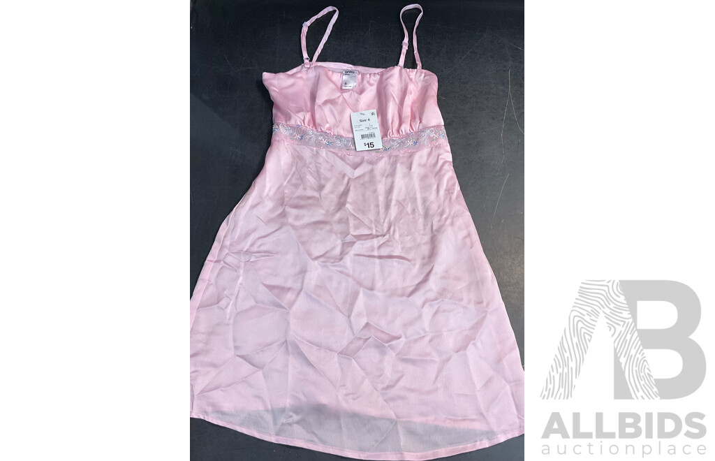 ANKO, Dora Larsen,Tigermist  Assorted Sleepwear & 1 X Size10 Sandal