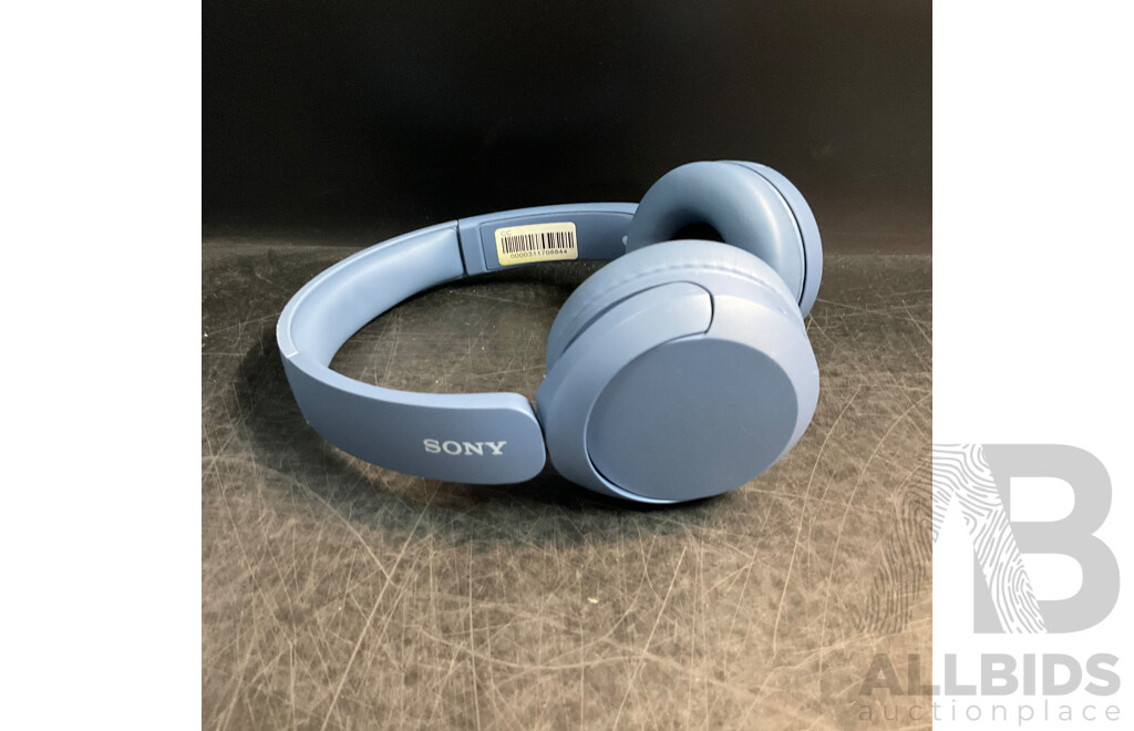 Apple Ipod Nano 5th Gen 8GB & Sony Headphone & SEMPRE 36 Krippl Watch