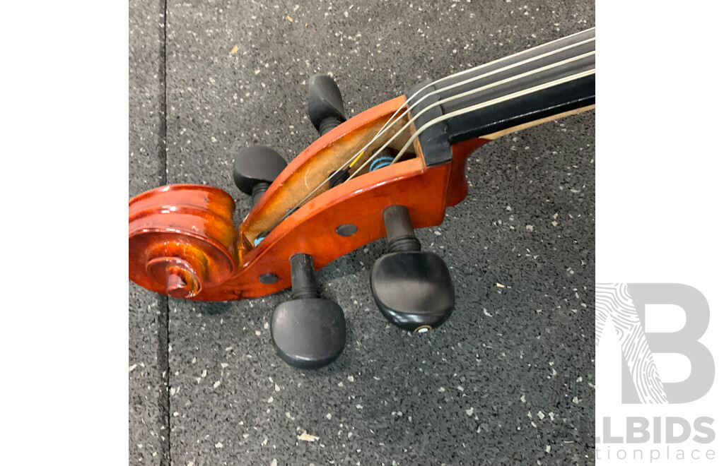 Orchestral Cello and Bow in Carry Case
