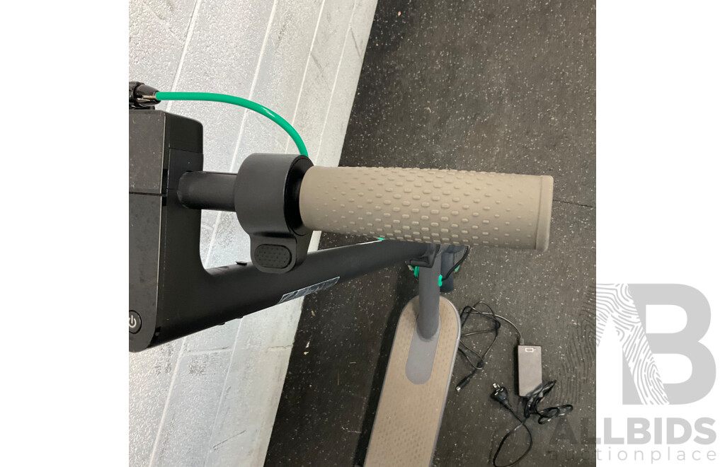 MK083 Pro Electric Scooter