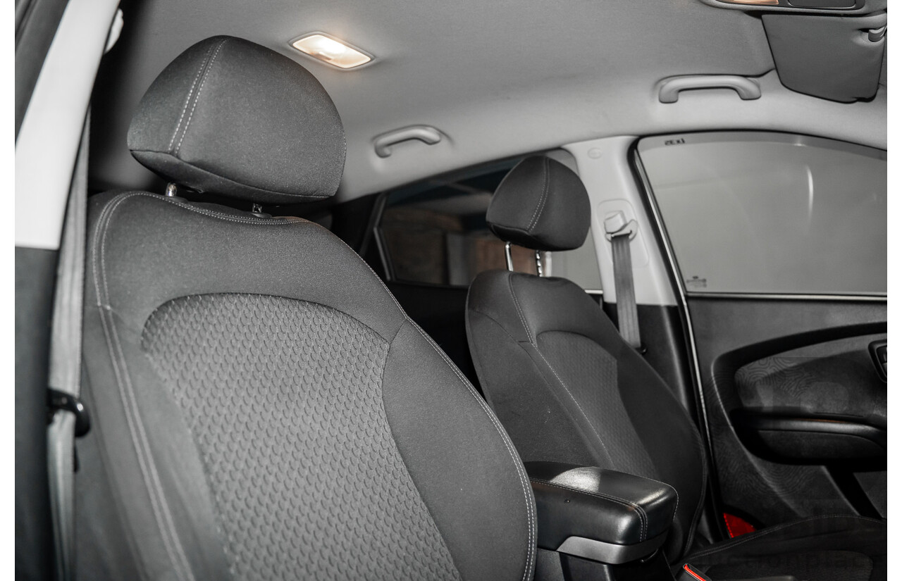 2/2012 Hyundai Ix35 Active (FWD) LM MY12 4d Wagon Eco Green Metallic 2.0L