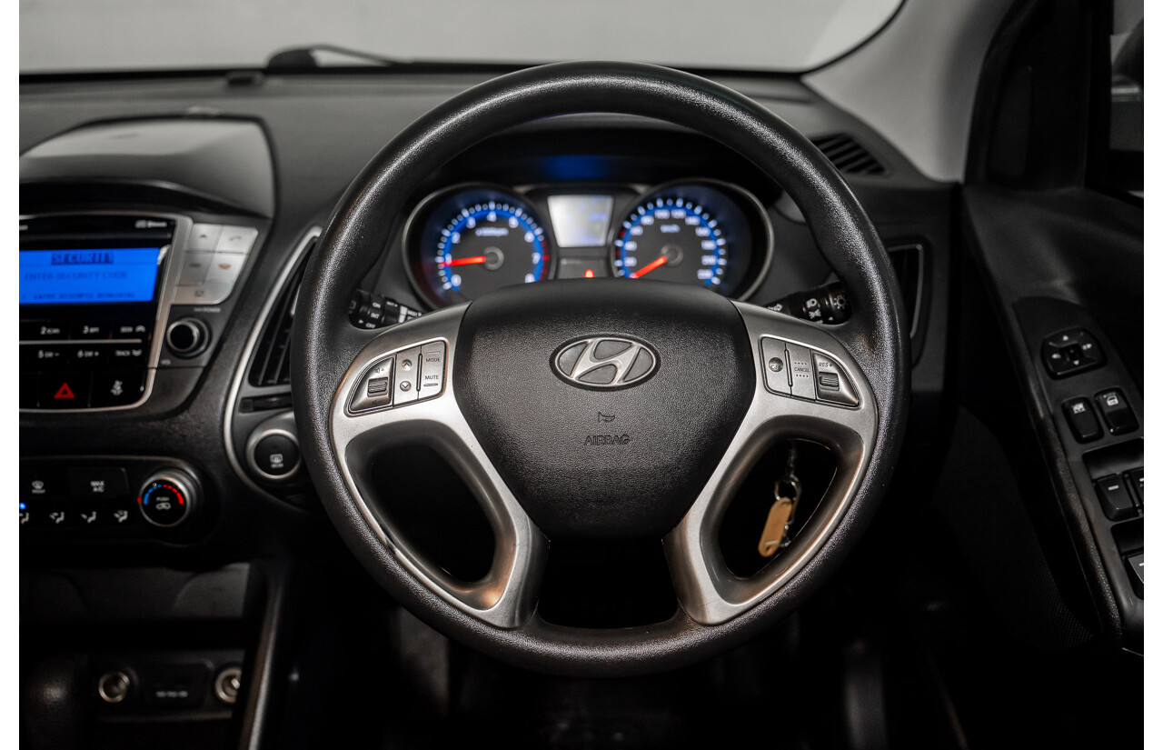 2/2012 Hyundai Ix35 Active (FWD) LM MY12 4d Wagon Eco Green Metallic 2.0L