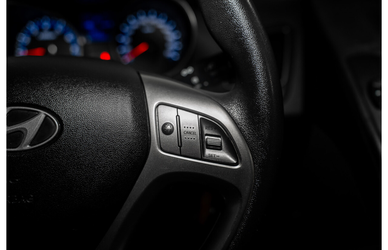 2/2012 Hyundai Ix35 Active (FWD) LM MY12 4d Wagon Eco Green Metallic 2.0L