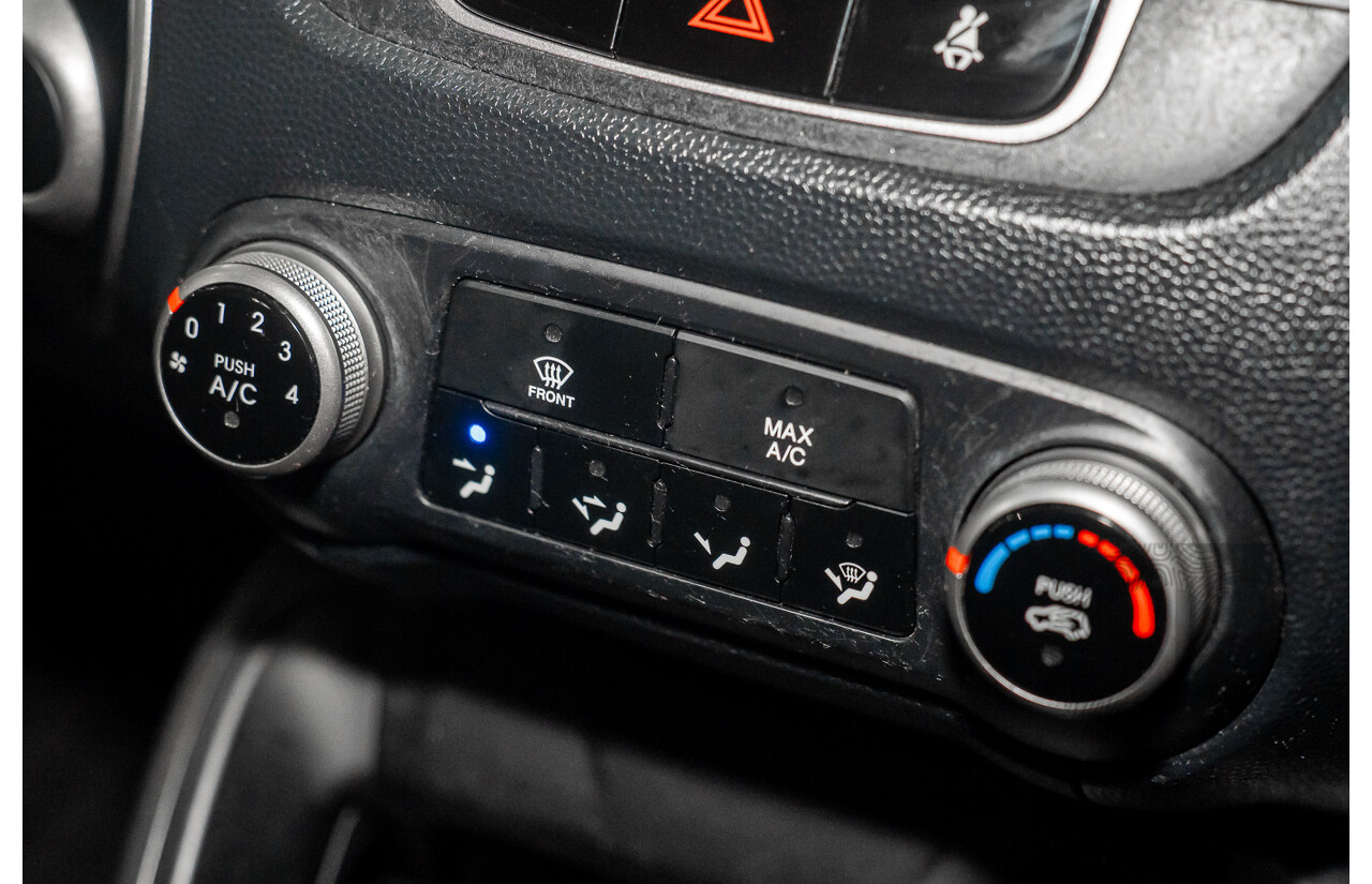 2/2012 Hyundai Ix35 Active (FWD) LM MY12 4d Wagon Eco Green Metallic 2.0L