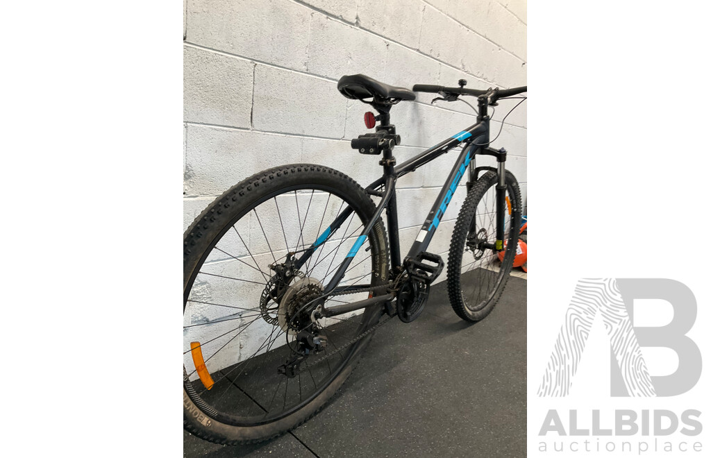 TREK Marlin 5 Mountain Bike