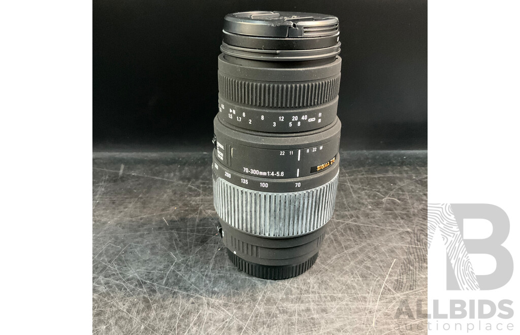 SIGMA DG 70-300mm F4-5.6 MACRO Lens & DIGITAL ADVANCE Macro Lens Attachment 48x58mm